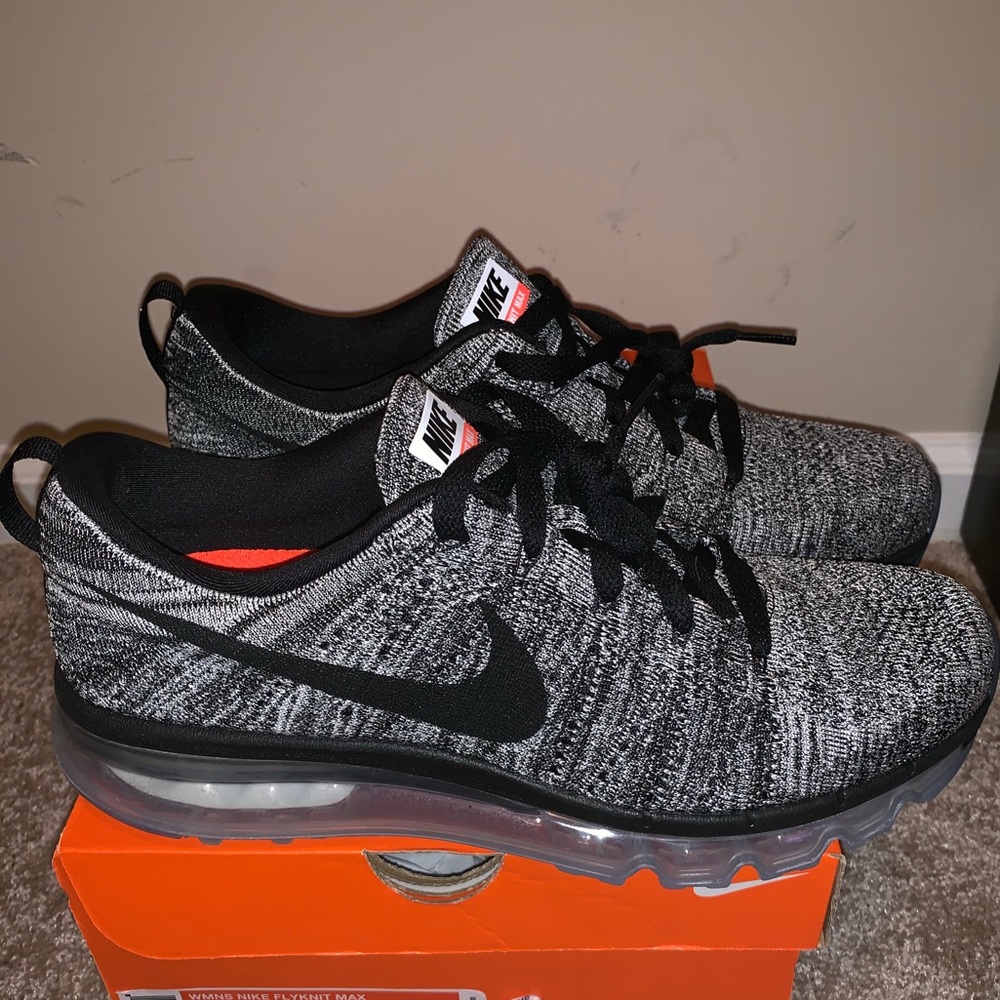 Nike Flyknit Max